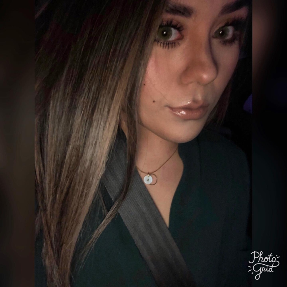 Meet your Posher, Anahi